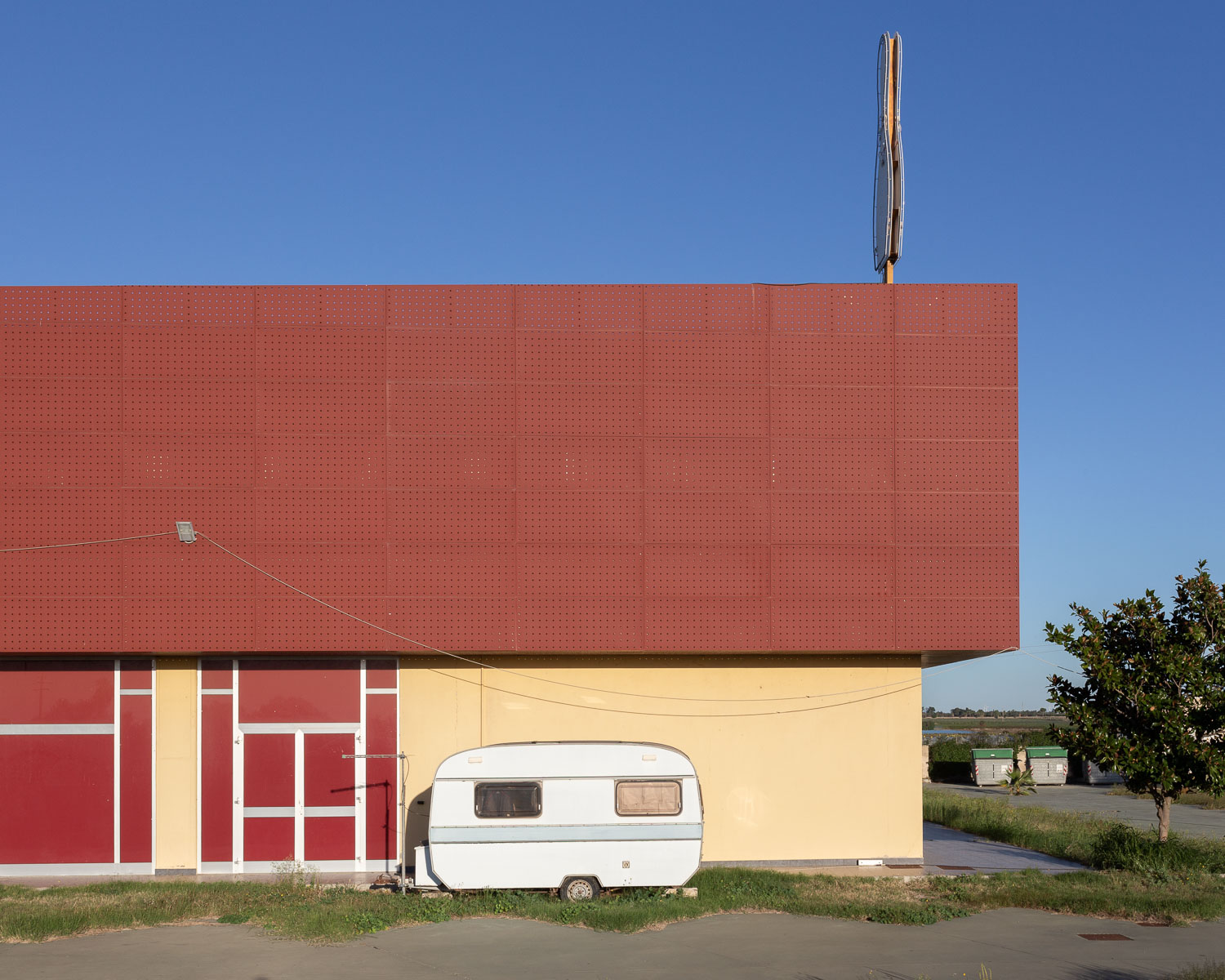 Bowling sulla Strada Statale 106, Metaponto (MT) - Progetto SS106 lungo la costa Jonica - Filippo Armonio Fotografo