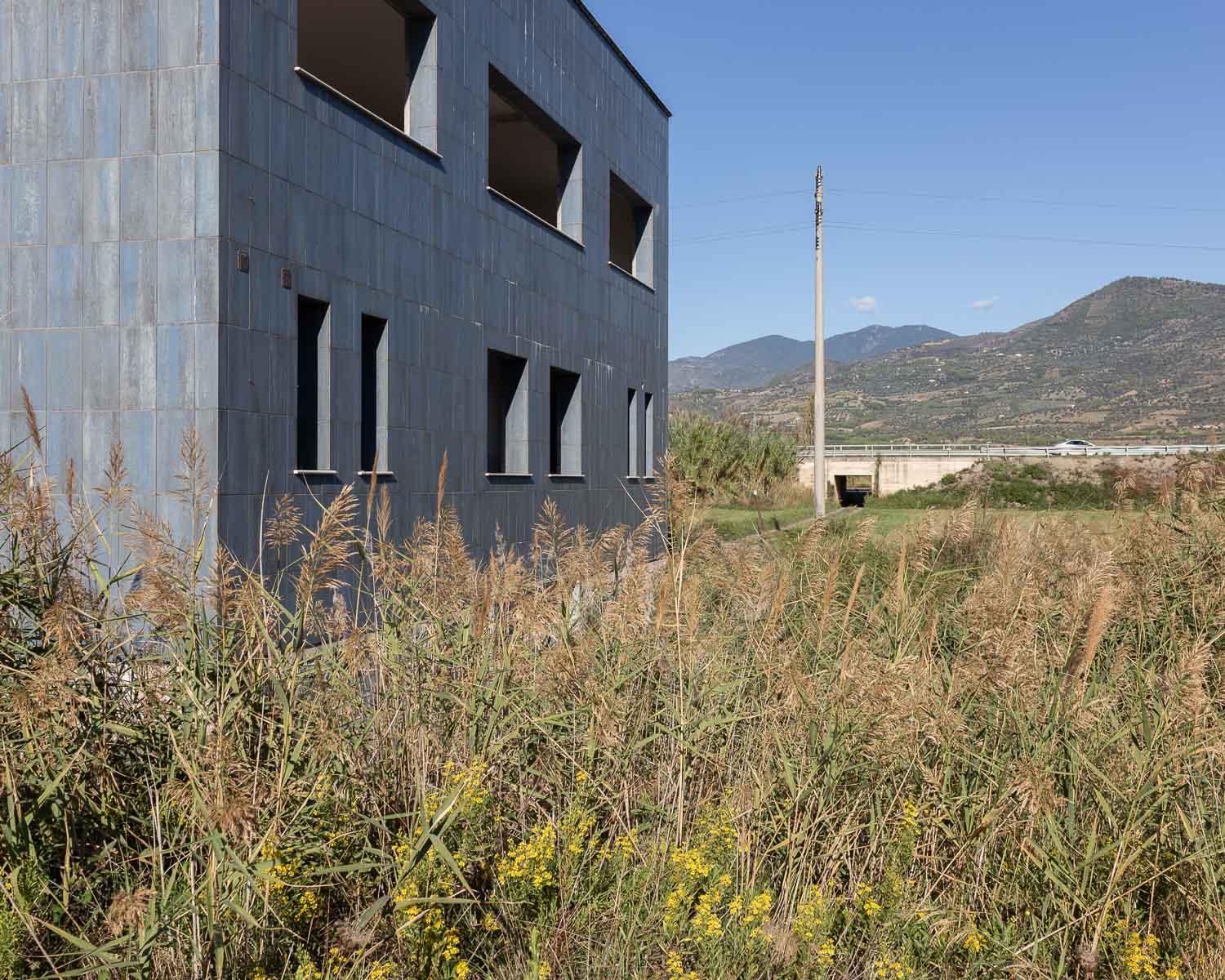 Edificio abbandonato a Villapiana (CS) - Progetto SS106 lungo la costa Jonica - Filippo Armonio Fotografo