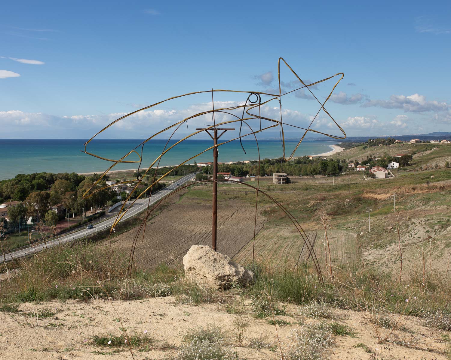 Stella di Natale decorativa a San Leonardo di Cutro (CZ) - Progetto SS106 lungo la costa Jonica - Filippo Armonio Fotografo